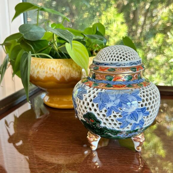 Vintage Japanese Hirado Pierced Porcelain Incense Burner with Lid – Hand-Painted - Picture 11 of 15